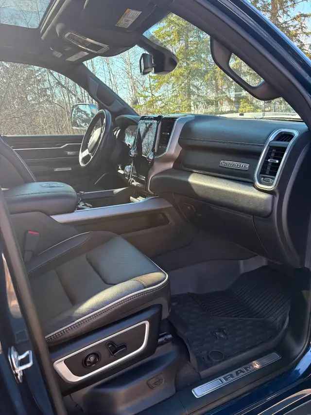 Ram 1500 Laramie Sport Crew Cab 4X4 - Photo 10