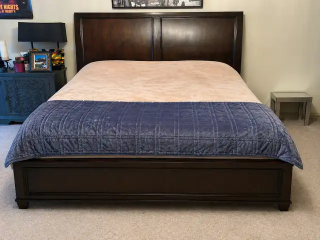 Queen size Sleigh bed - solid wood