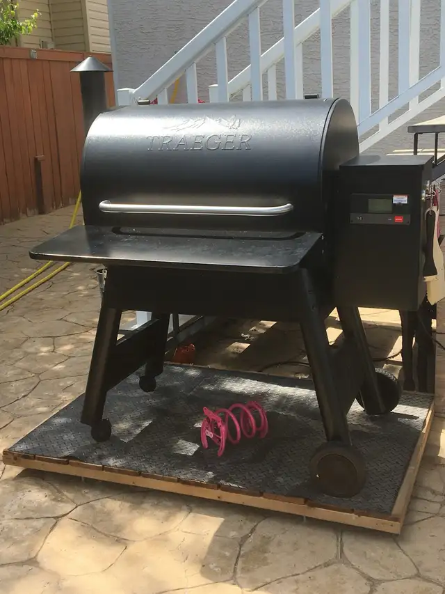 Traeger smoker - Photo 2