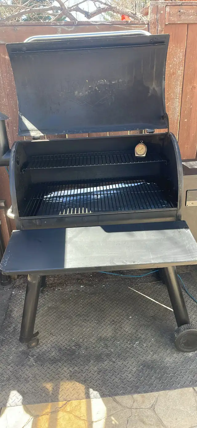 Traeger smoker - Photo 3