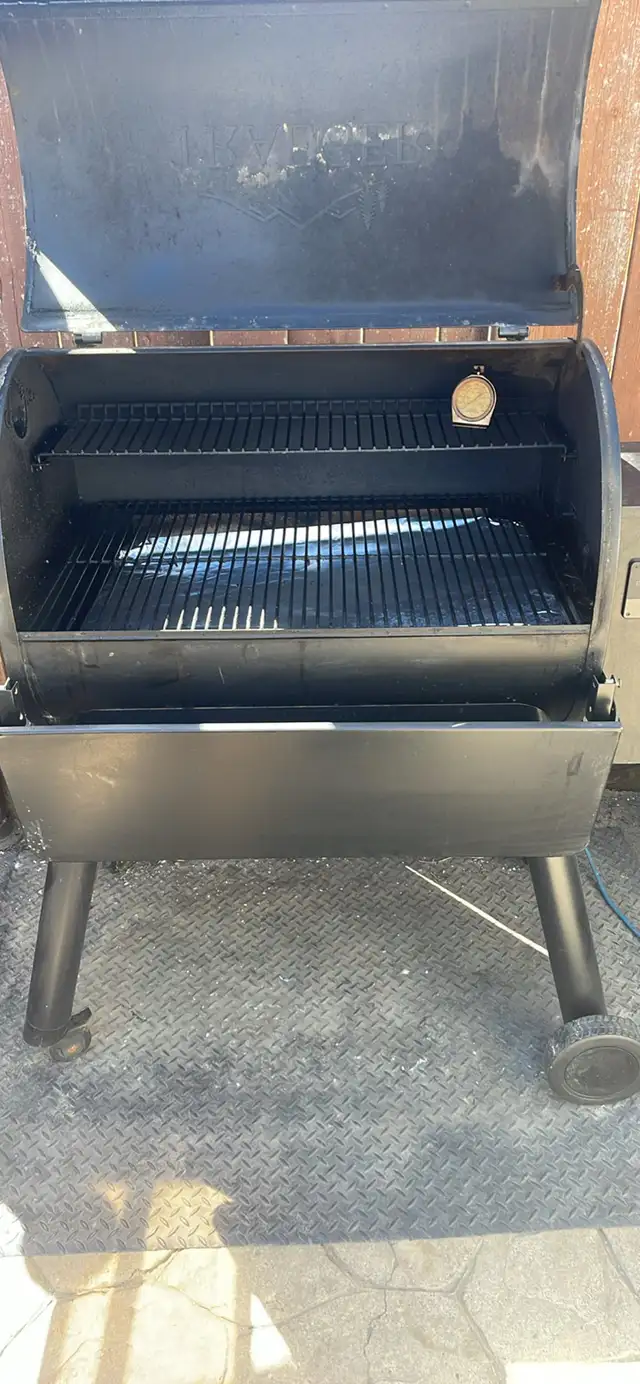 Traeger smoker - Photo 4