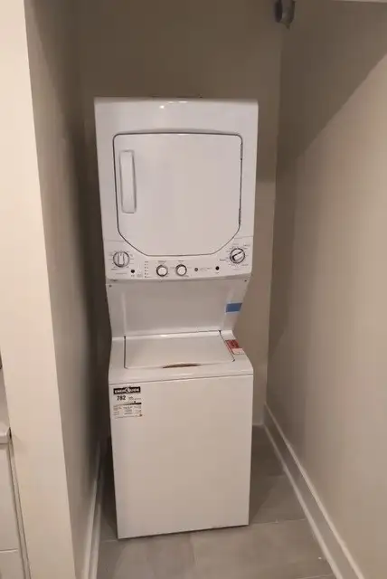 Renovated 1 Bedroom apartment - Photo 3