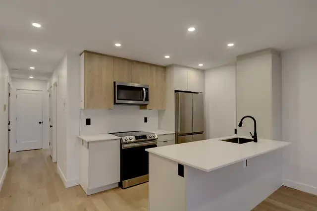 4 1/2 luxueux 2 CAC neuf dans Ahuntsic près du métro Sauvé.