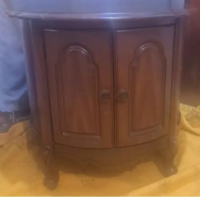 Vintage French Provincial Style Drum Table! 40$ Welland