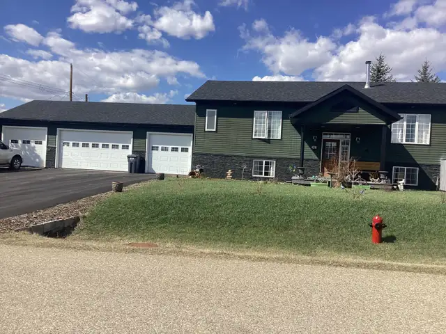 BEAUTIFUL HOME WITH QUAD GARAGE