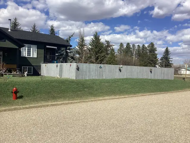 BEAUTIFUL HOME WITH QUAD GARAGE - Photo 2