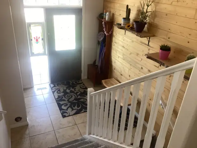 BEAUTIFUL HOME WITH QUAD GARAGE - Photo 6