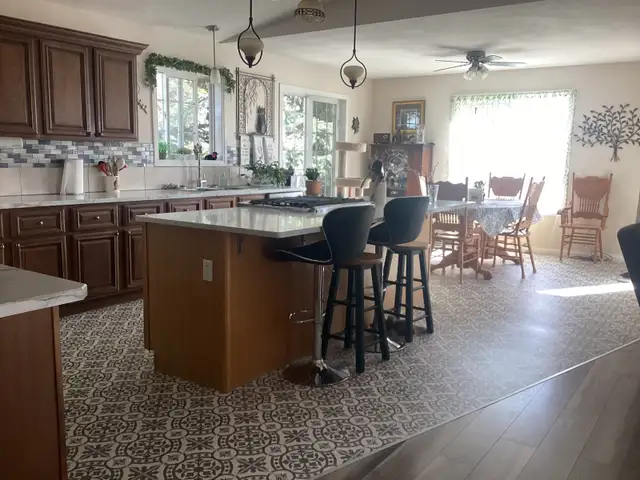 BEAUTIFUL HOME WITH QUAD GARAGE - Photo 9