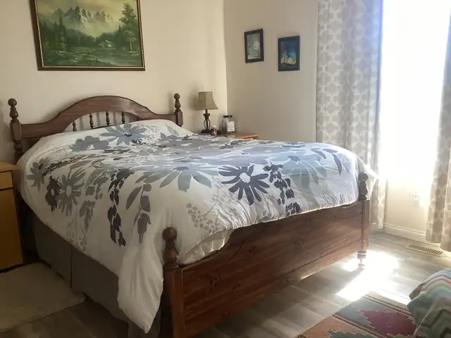 BEAUTIFUL HOME WITH QUAD GARAGE - Photo 10