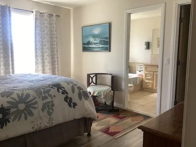 BEAUTIFUL HOME WITH QUAD GARAGE - Photo 11