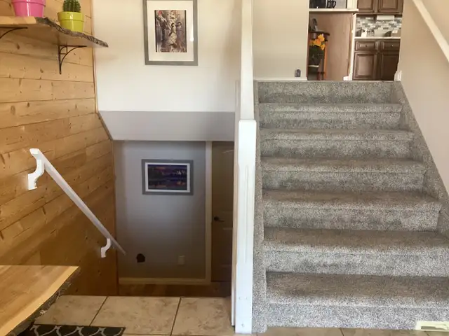 BEAUTIFUL HOME WITH QUAD GARAGE - Photo 12