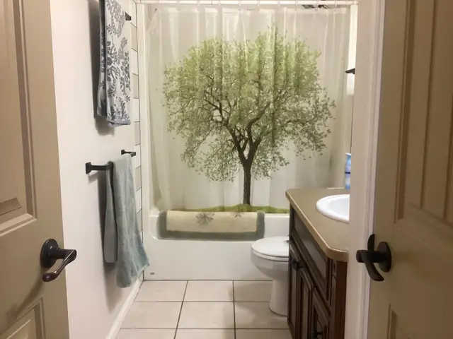 BEAUTIFUL HOME WITH QUAD GARAGE - Photo 18