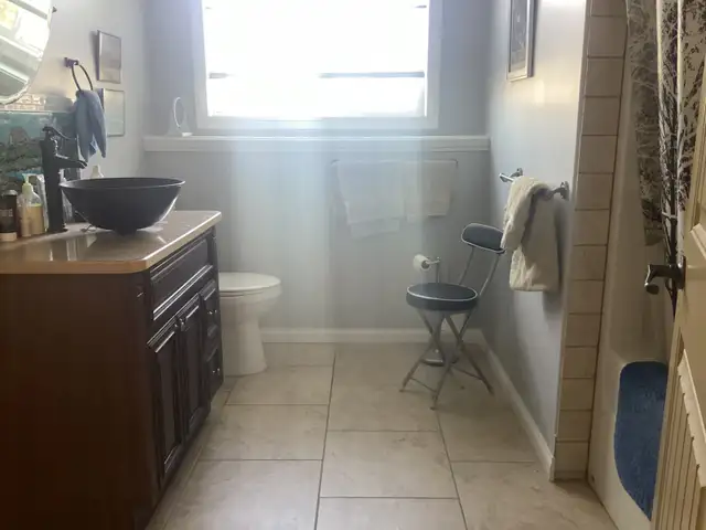 BEAUTIFUL HOME WITH QUAD GARAGE - Photo 19