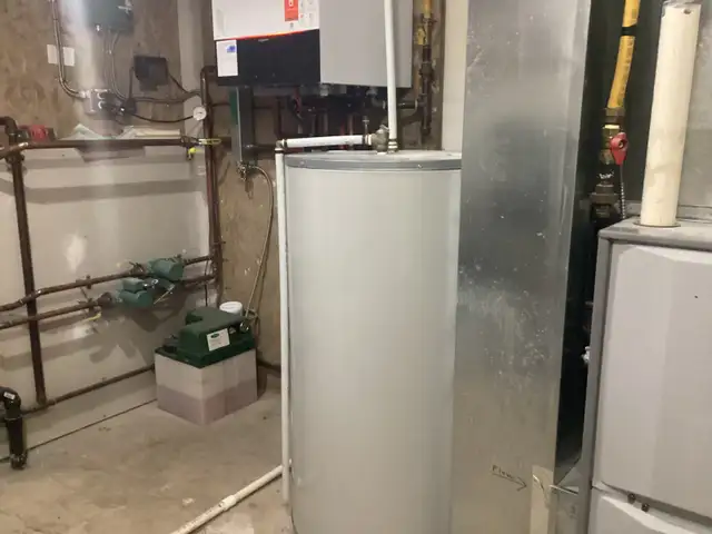 BEAUTIFUL HOME WITH QUAD GARAGE - Photo 22