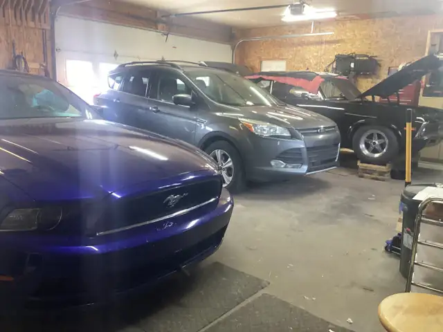 BEAUTIFUL HOME WITH QUAD GARAGE - Photo 24