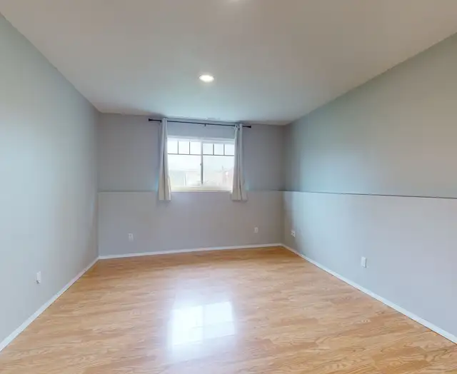 #5572 - 2 Bed/1 Bath Lower Level $1450 GWP INCLUDED! - Photo 5
