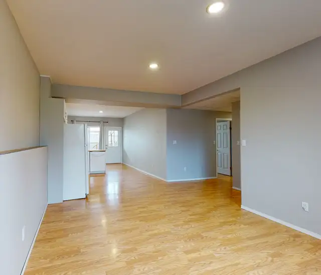 #5572 - 2 Bed/1 Bath Lower Level $1450 GWP INCLUDED! - Photo 6