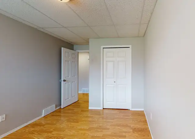 #5572 - 2 Bed/1 Bath Lower Level $1450 GWP INCLUDED! - Photo 10