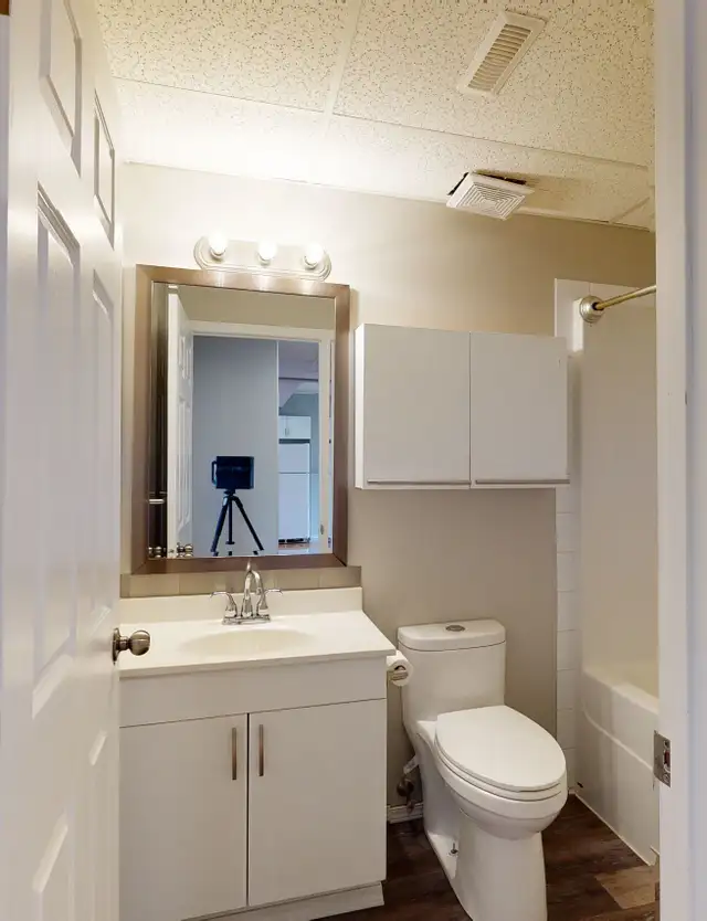 #5572 - 2 Bed/1 Bath Lower Level $1450 GWP INCLUDED! - Photo 11