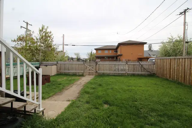 #5572 - 2 Bed/1 Bath Lower Level $1450 GWP INCLUDED! - Photo 16