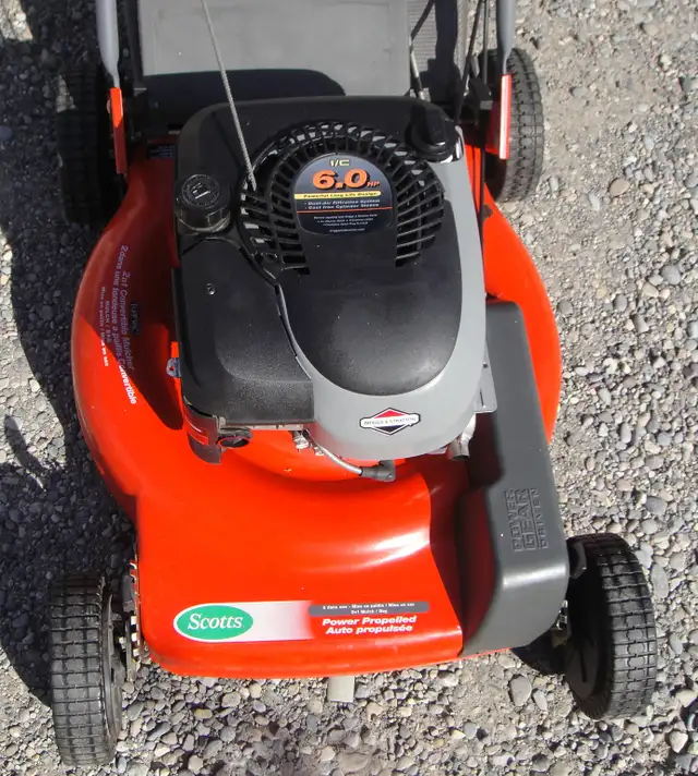 SCOTTS SELF PROPELLED GAS LAWN MOWER - Photo 4