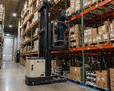 Orderpicker forklift operator