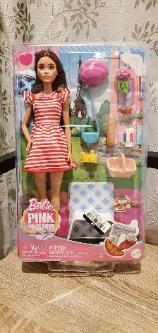 BARBIE DOLL ( PINK PASSPORT BARBIE)