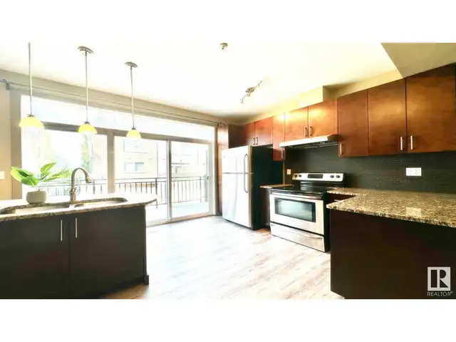 Brownstone Style Townhouse Callaghan Available For Rent June 1st - Photo 6