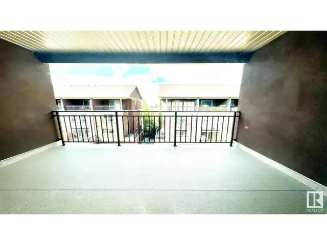 Brownstone Style Townhouse Callaghan Available For Rent June 1st - Photo 10