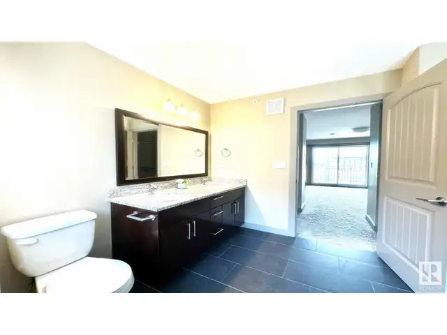 Brownstone Style Townhouse Callaghan Available For Rent June 1st - Photo 12