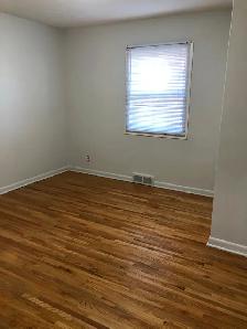 Marda Loop  2 Bedrooms Apartment upper floor $1575 - Photo 4