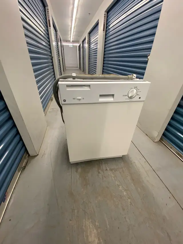 GE STAINLESS DISHWASHER - Photo 2