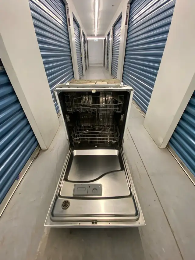GE STAINLESS DISHWASHER - Photo 6