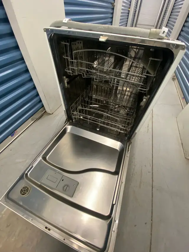 GE STAINLESS DISHWASHER - Photo 9