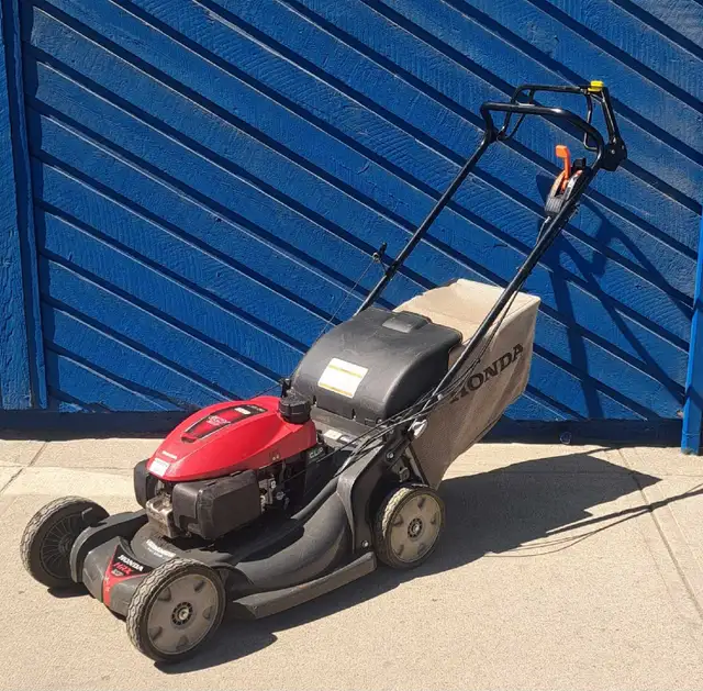 21' 201cc Honda HRX217 Lawnmowerr(32480189)