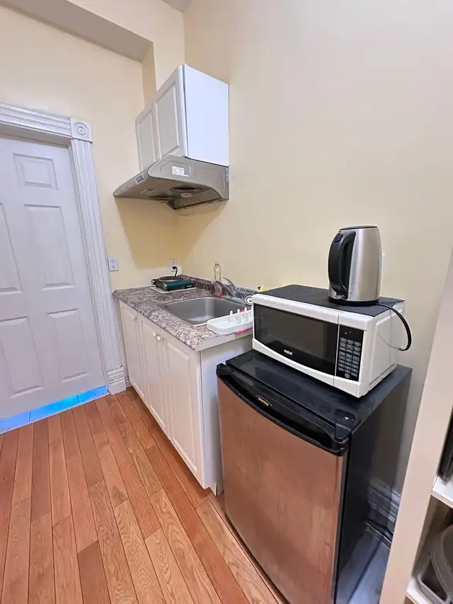 immediate sharing accommodation downtown Toronto - Photo 5