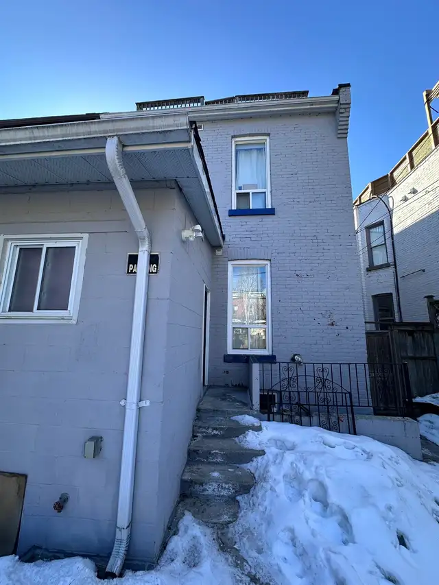 immediate sharing accommodation downtown Toronto - Photo 8