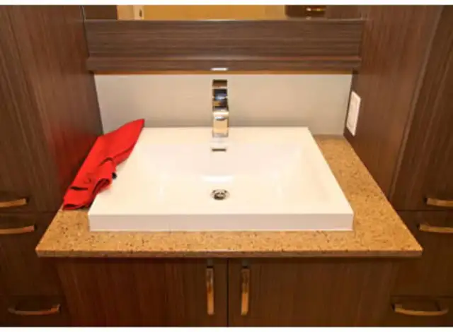 Modern condo ville saint-laurent BOIS FRANC 4 ½ rent / à louer - Photo 6