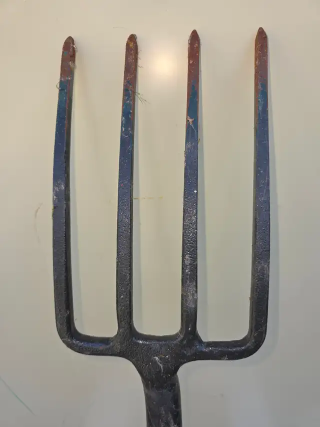 9' x 5' Border Pitch Fork Epoxy Coated Tubular Steel Handle - Photo 8