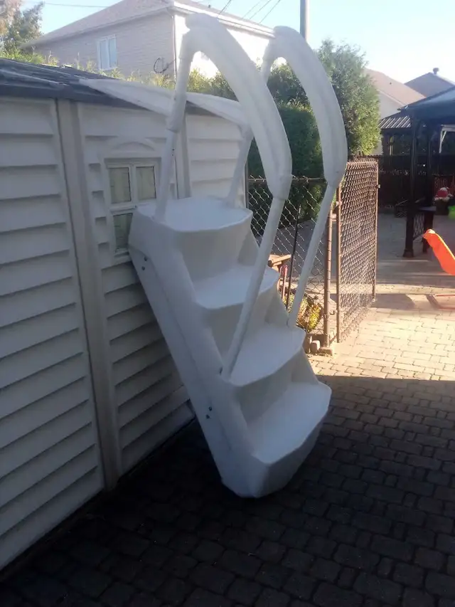 pool ladder for above ground pool very good condition