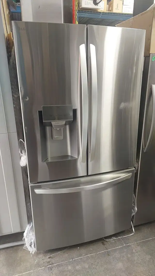 Fridge 36' LG 28 cu ft French Door LRFS28XBS Ice & Water Dispens - Photo 3