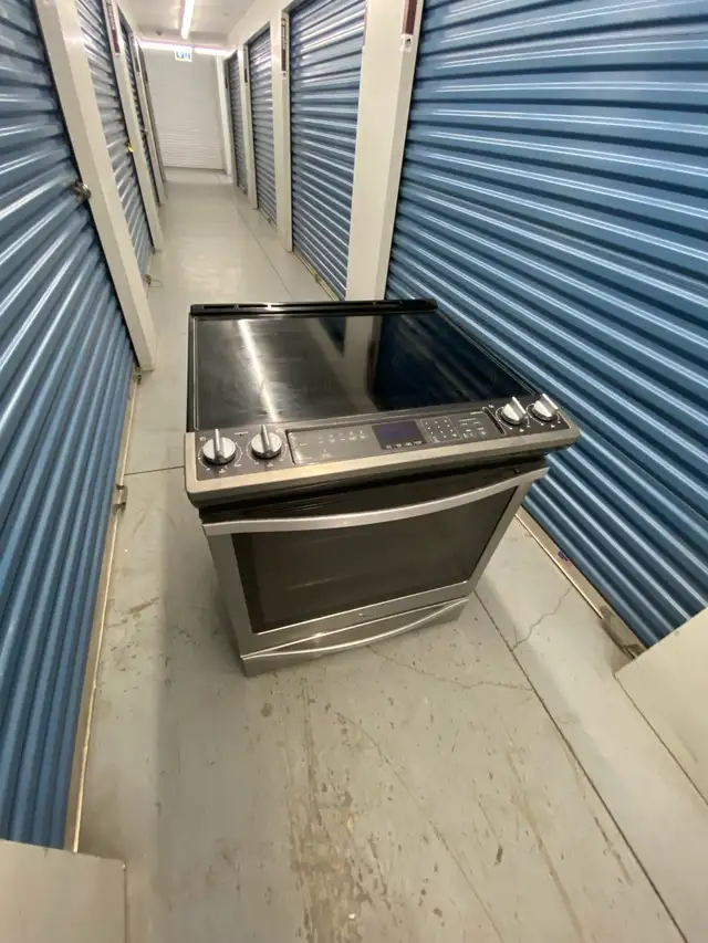 WHIRLPOOL ELECTRIC RANGE CONVECTION - Photo 2