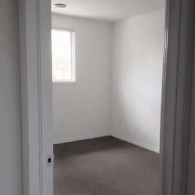 Private room for rent @ Oxford & Wharcliffe! 10 Min bus to UWO - Photo 2