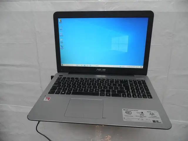 ASUS VivoBook X555QA AMD A10-9620p Laptop