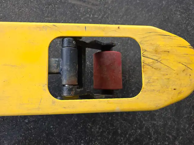 TSP5500 standard pallet truck – 5500 lb Capacity - Photo 3