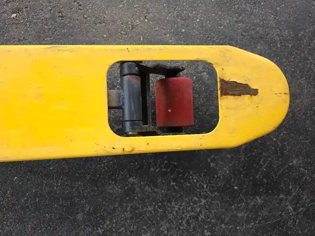 TSP5500 standard pallet truck – 5500 lb Capacity - Photo 4