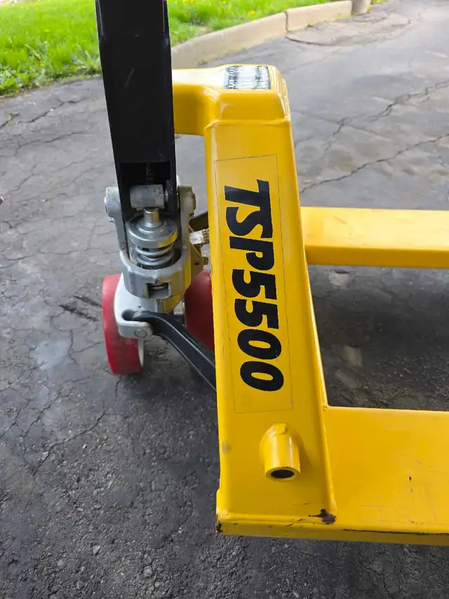 TSP5500 standard pallet truck – 5500 lb Capacity - Photo 9