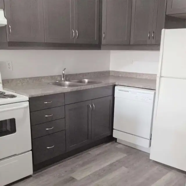 Bedroom for Sept-May @ Oxford & Wharncliffe 10 min bus to UWO - Photo 4