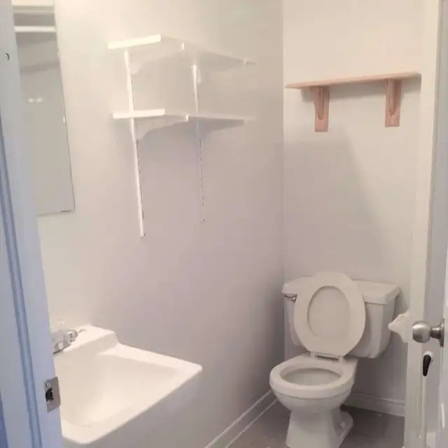 Bedroom for Sept-May @ Oxford & Wharncliffe 10 min bus to UWO - Photo 6