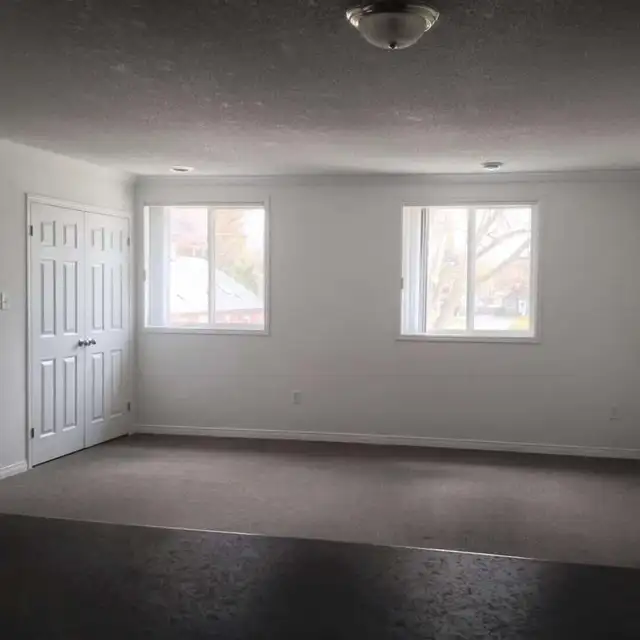 Bedroom for Sept-May @ Oxford & Wharncliffe 10 min bus to UWO - Photo 9